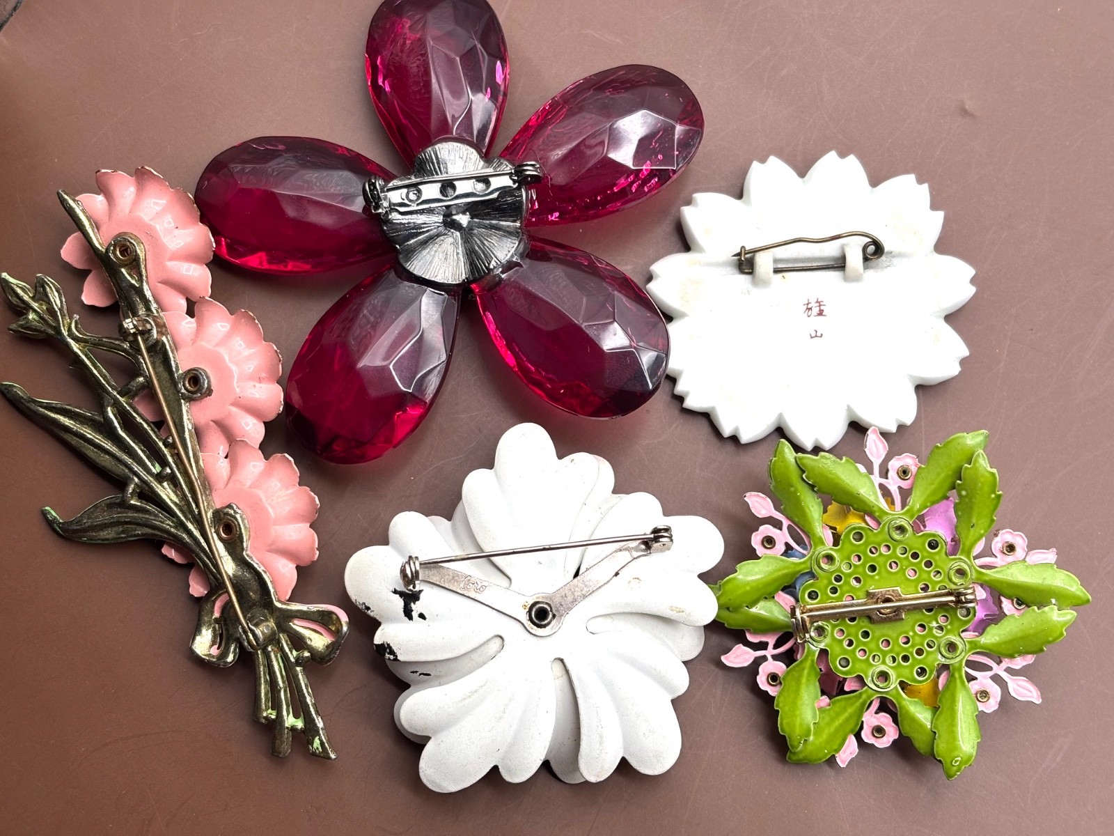 Vintage to Mod flower brooch LOT~17 Pieces~Huge Lady Bug~Porcelain~Spring💐