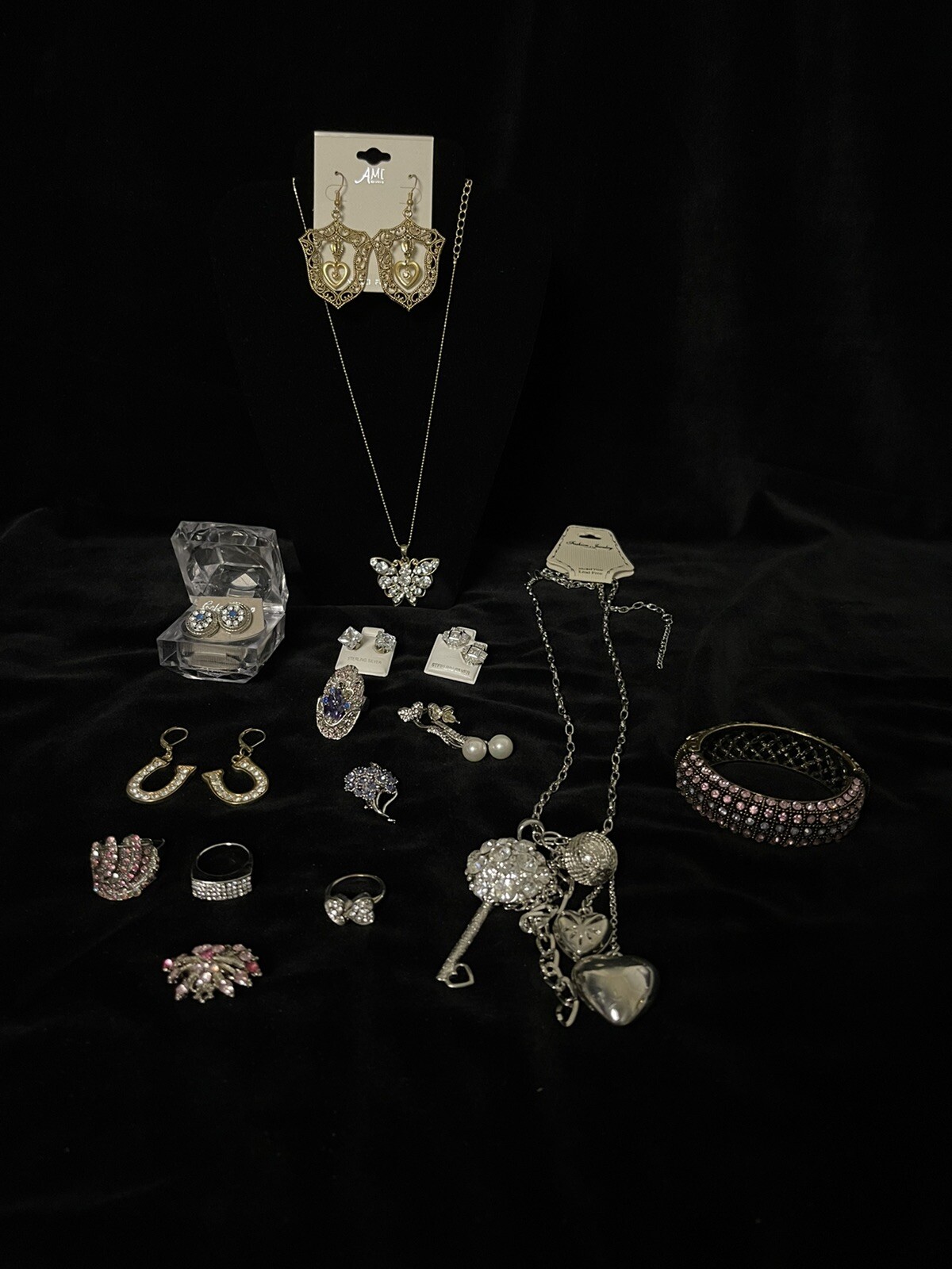 15 Piece Jewelry Lot Necklaces-Earrings-Rings-Nice Jewelry- No Junk-None Broken