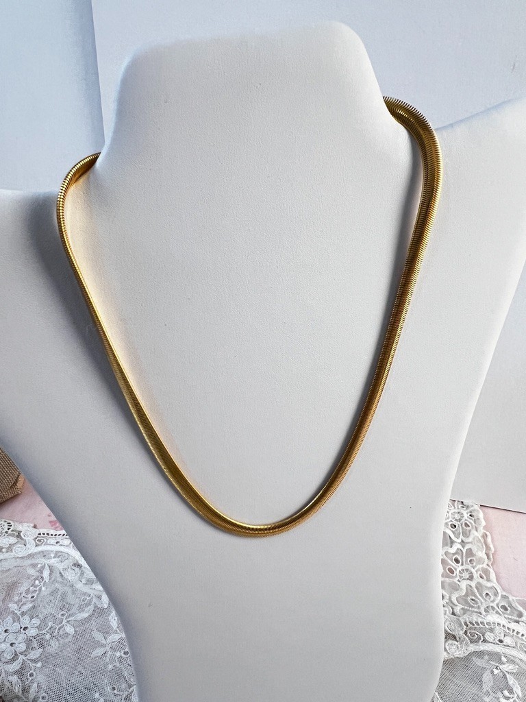 Vintage Gorgeous Gold Tone Snake Chain Approx 16″ Stainless Steel Milor