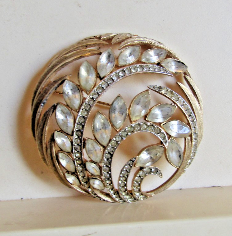 Vintage round swirly brooch pin rhinestones VG 2.25″ diameter pretty unbranded