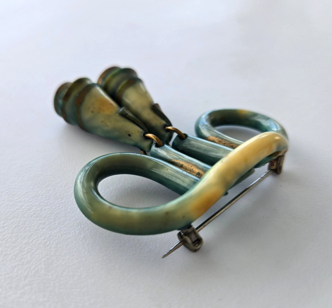 vintage,ART DECO,CELLULOID DANGLING BROOCH,SO DIFFERENT,UNKNOWN DESIGNER,AMAZING