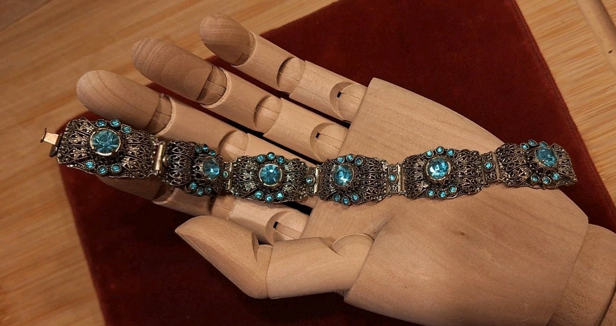 Very Good Looking Antique Czechoslovakia Bracelet from an Estate Marked Czecho