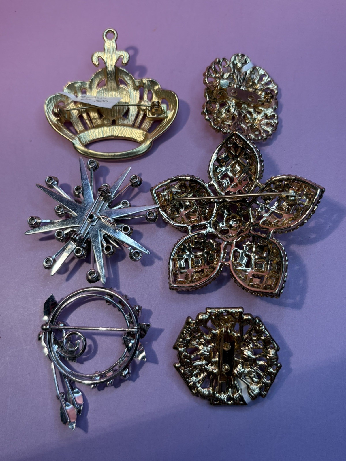 CLEARANCE 65+ Luxury Lot of Vintage and Used Brooches/pendants several Signed