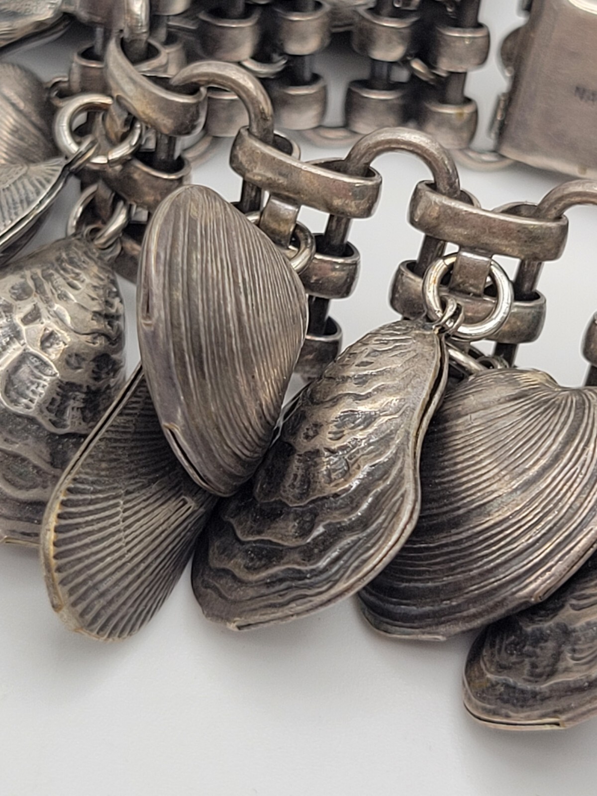 AS IS VINTAGE NAPIER EUGENE BARTOLLI SEASHELL CHARM BRACELET SILVER TONE