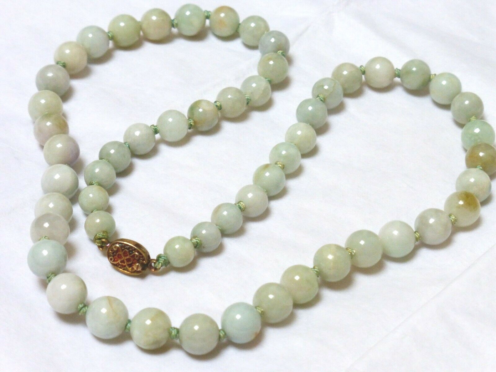 CHINESE VINTAGE NATURAL GREEN JADE 8mm-10mm BEAD NECKLACE, 65 grams