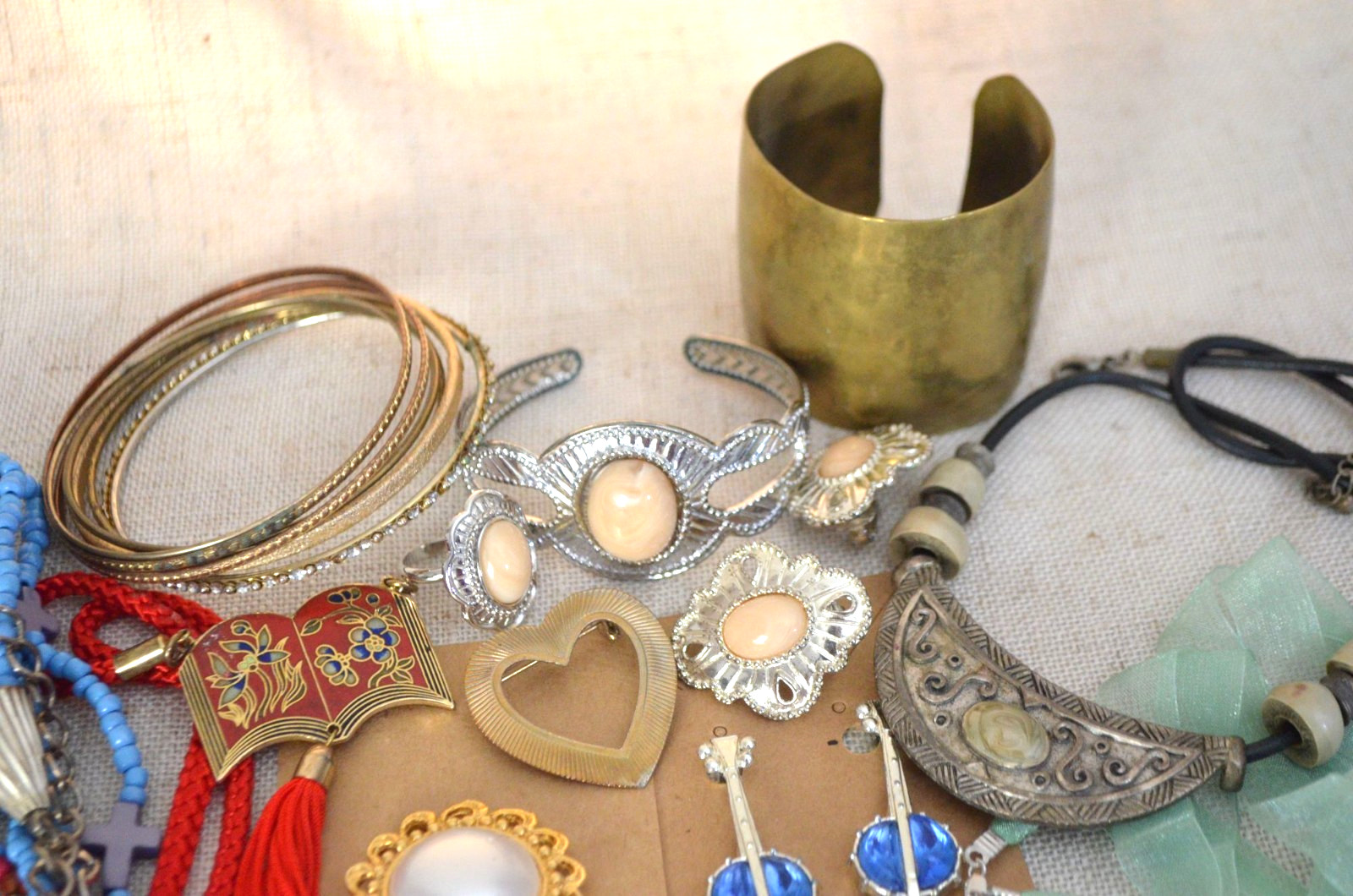 Vintage Jewelry Lot 1 Lb Mixed Wearable Craft Resale Beaded Necklaces Bracelets