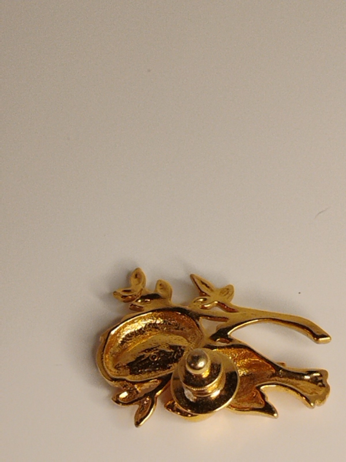 VINTAGE BROOCH GOLD TONE PIN 1.5″ ANIMAL FAUX PEARL BIRD NEST