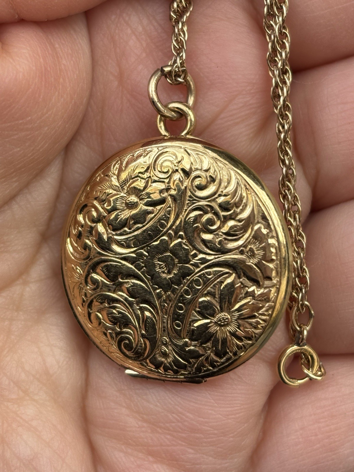 Victorian Floral Round Engraved Locket Necklace 18” Chain Gift for Her