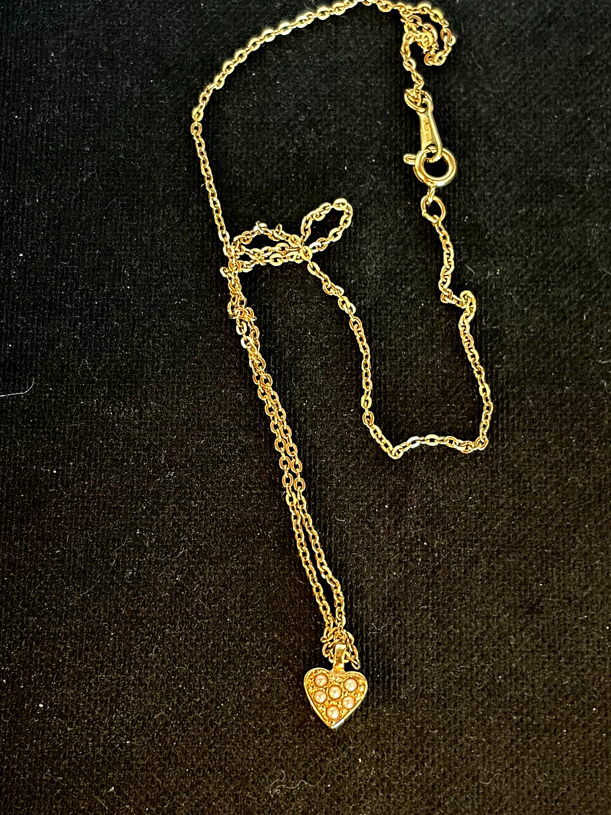 vintage Avon faux pearl Heart Pendant necklace, gold tone (17 inch)
