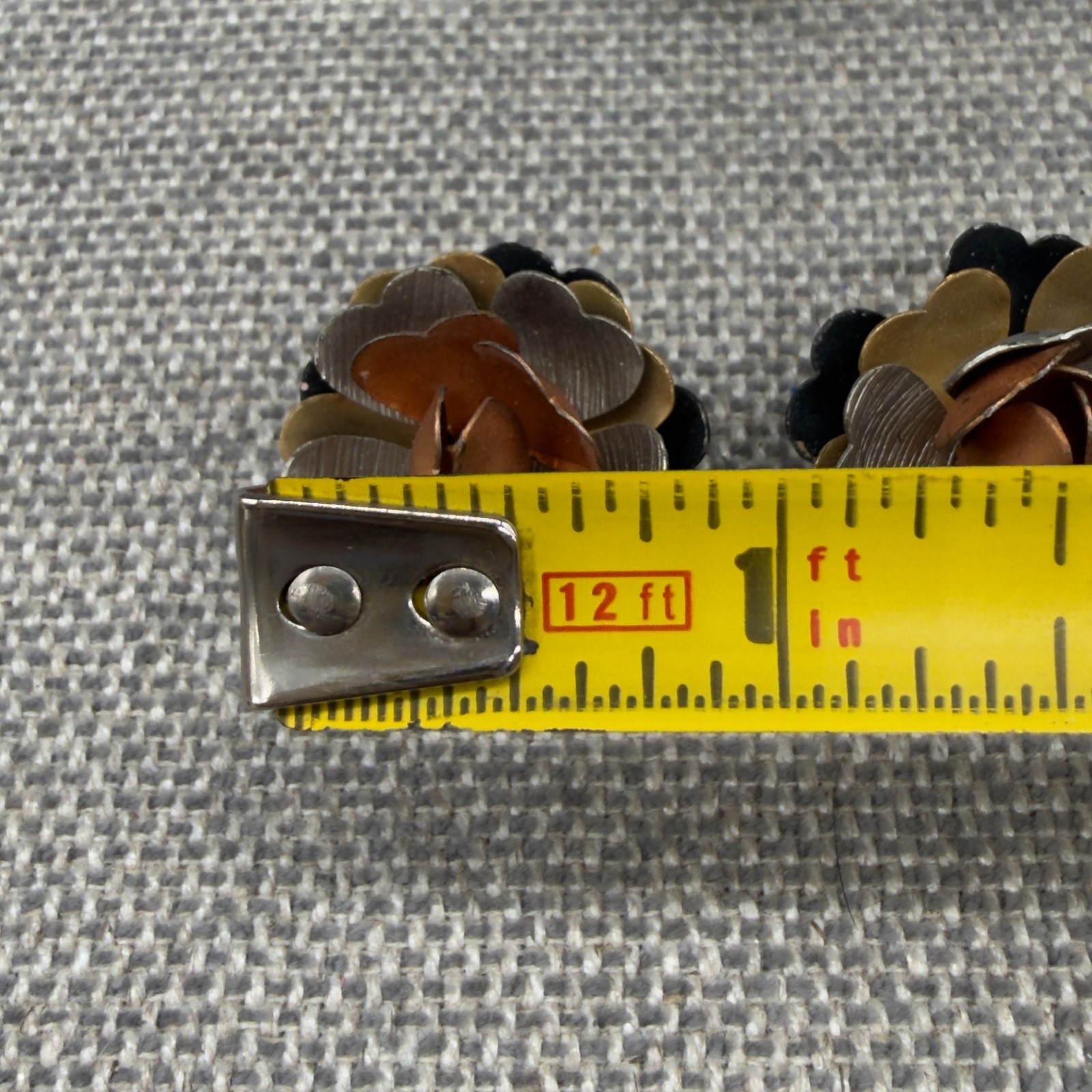 Vintage Brooch Earrings Jewelry Set 4 Tone Metal Flowers Clip Ons READ