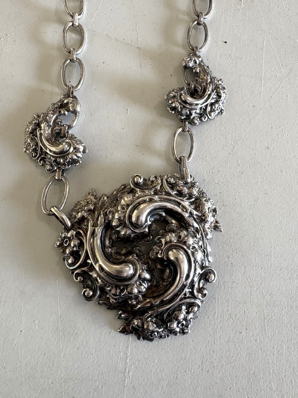 Napier Silver Plated Baroque Leaf Statement 30” Necklace Vintage 1960’s Chain