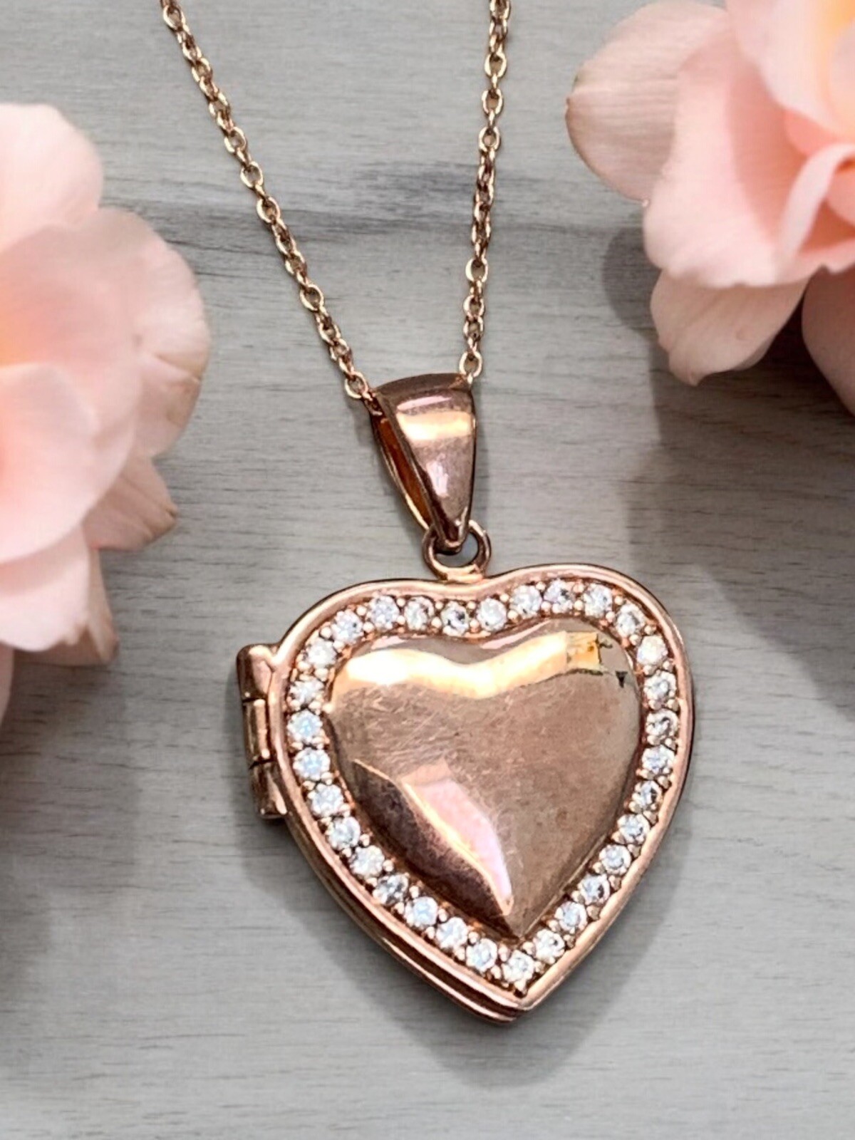 Vintage Necklace Rose Gold Tone Picture Locket Crystal Pendant Necklace 18”