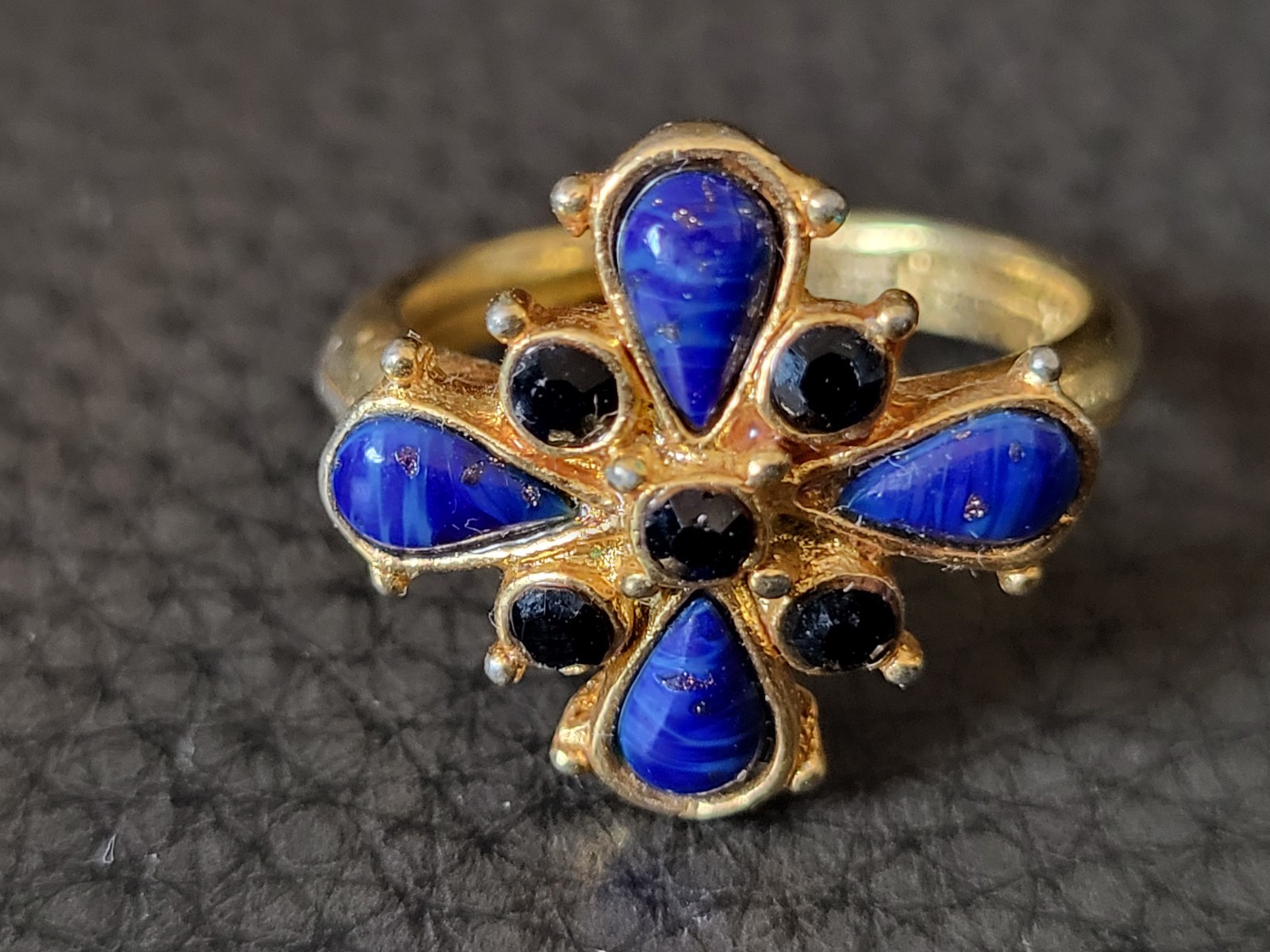 Vintage Edgar Berebi Gold tone Lapis Lazuli Ring. Size 8