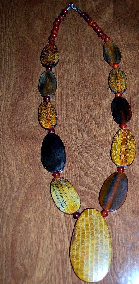 HAND CARVED COW HORN Vintage 25″ Necklace REVERSIBLE Golden Brown Oval Beads