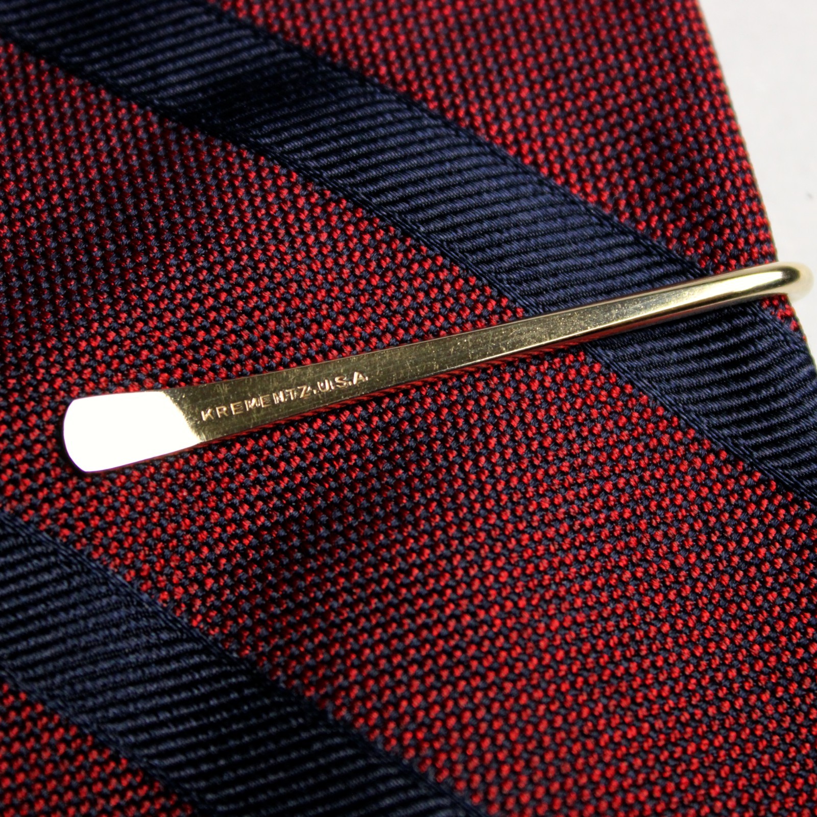 Vintage 1940s (c. 1944) Krementz Rolled Gold Red Glass Cabochon Knot Tie Clip