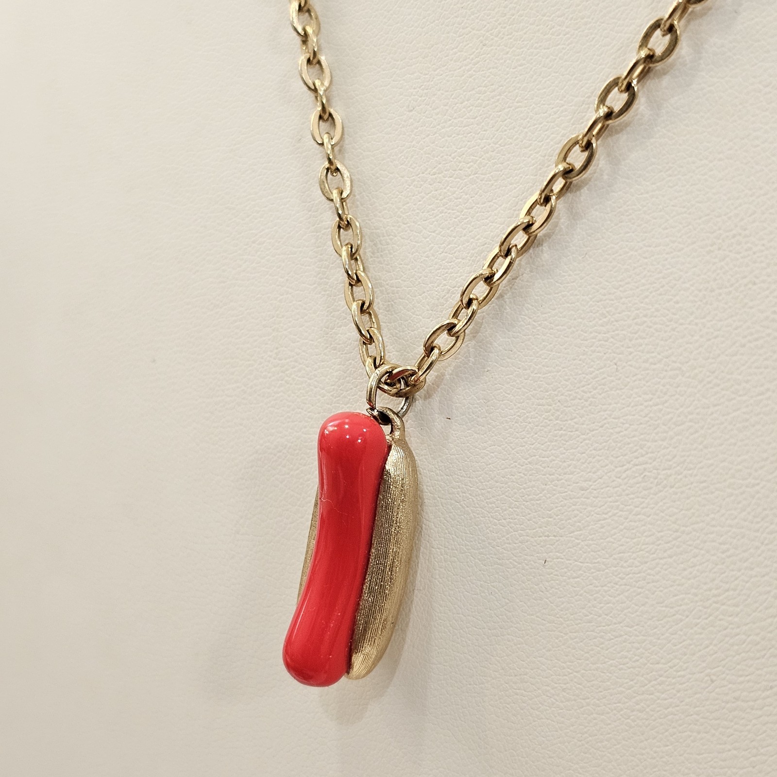 Vintage AVON 1975 Put On The Dog HOT DOG in Bun Pendant Charm Chain Necklace