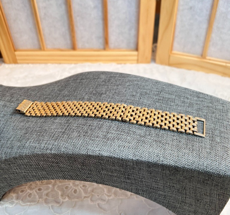 Vtg Gold Toned Link Bracelet Made in Hong Kong 7.5″L