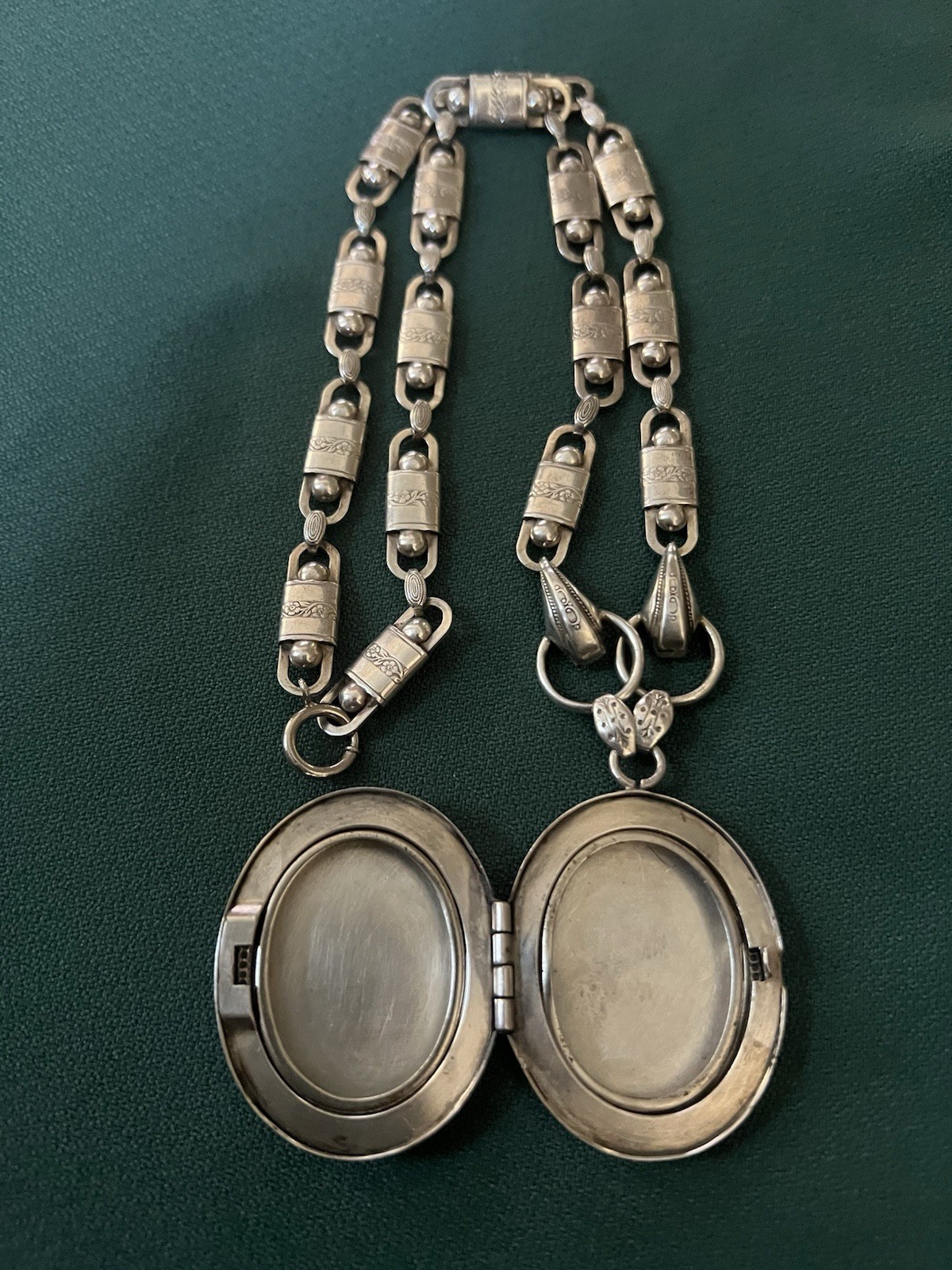 VICTORIAN REVIVAL GORGEOUS ENAMEL LOCKET SILVER TONE FANCY CUT ETCHED LINKS