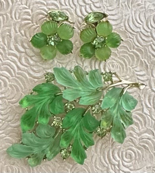 Vintage luminescent lucite leaves brooch & earrings set