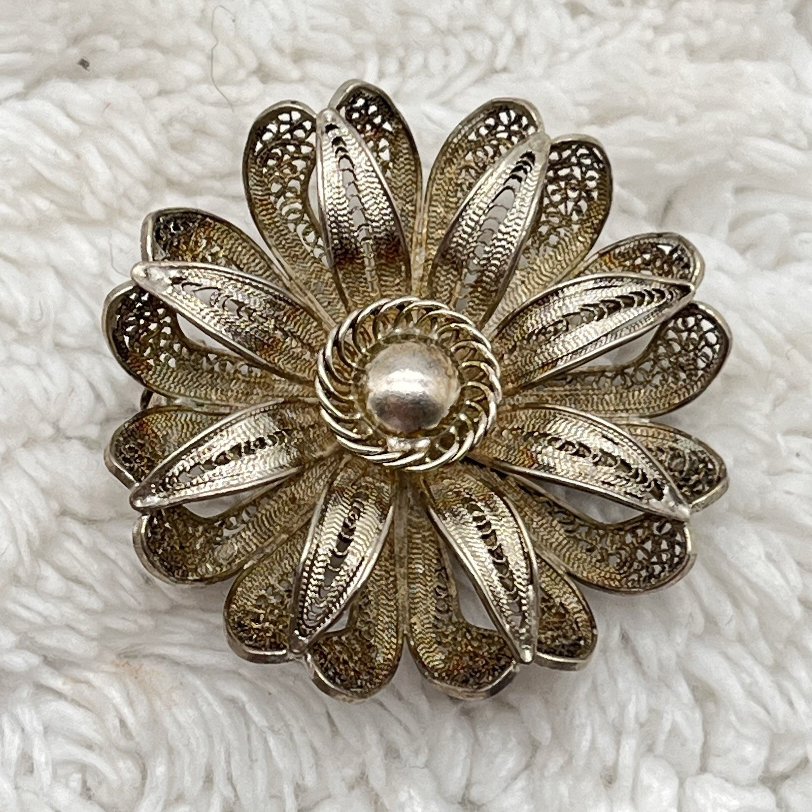 Vintage Filigree Flower Brooch 10 Grams 1.25″