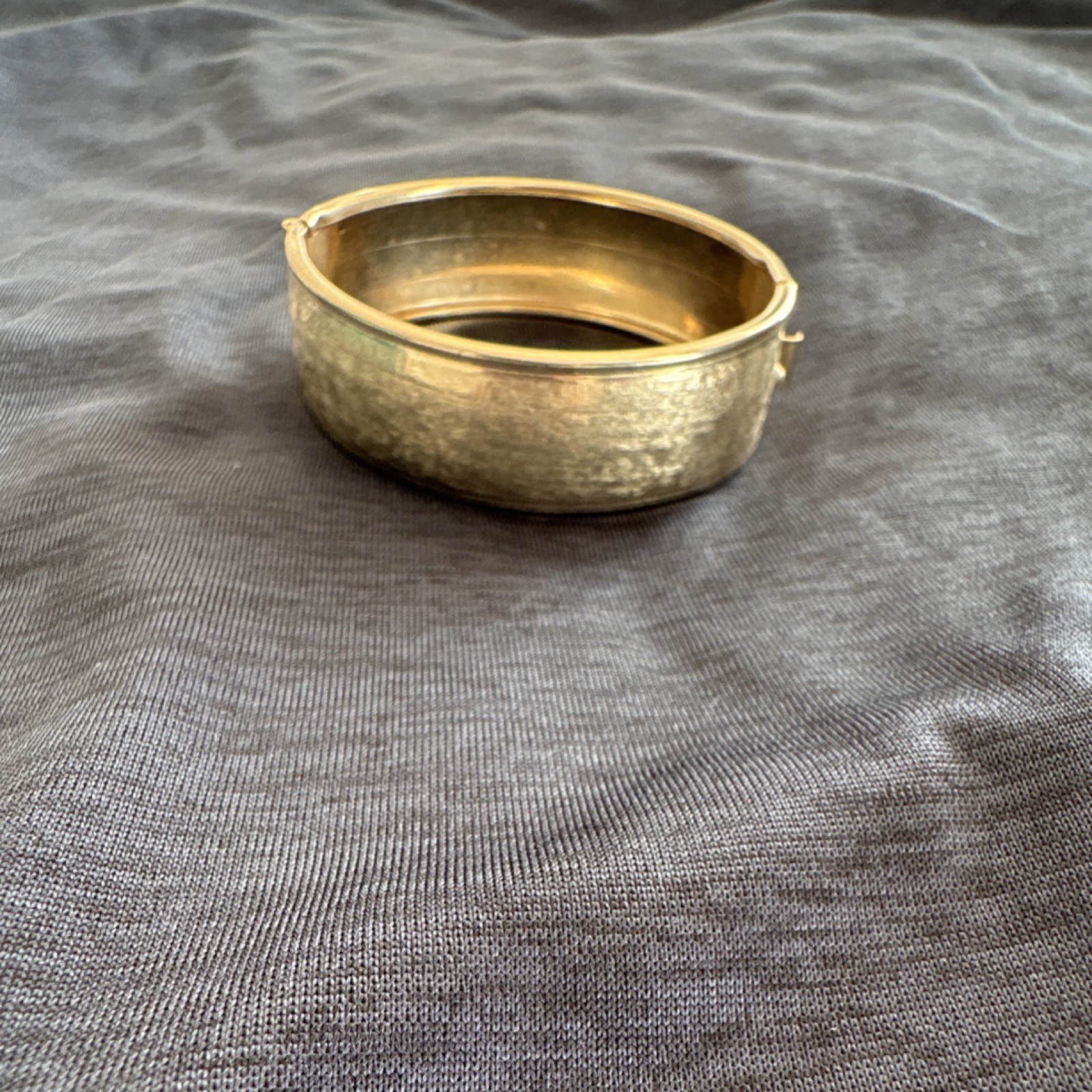 Vintage Gold Metal Bangle Bracelet Push Lock Round No Stone