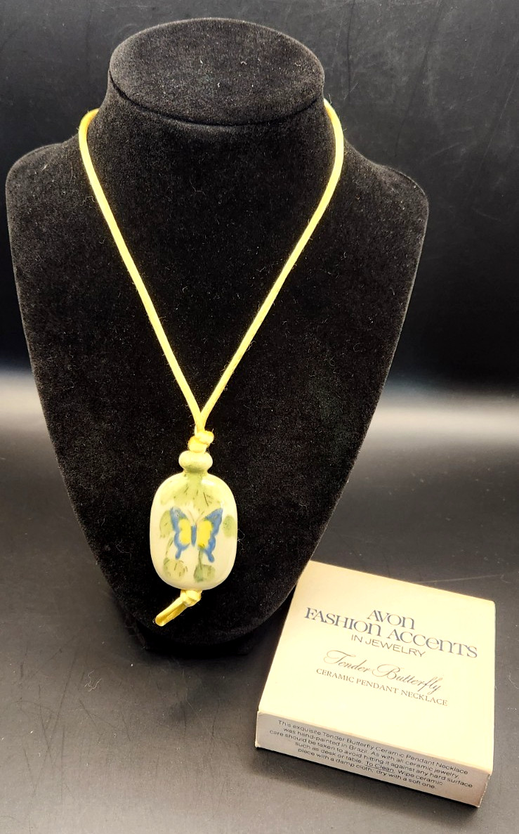 Avon Tender Butterfly Hand Painted Ceramic Pendant Silk-Like Necklace – VTG 1979