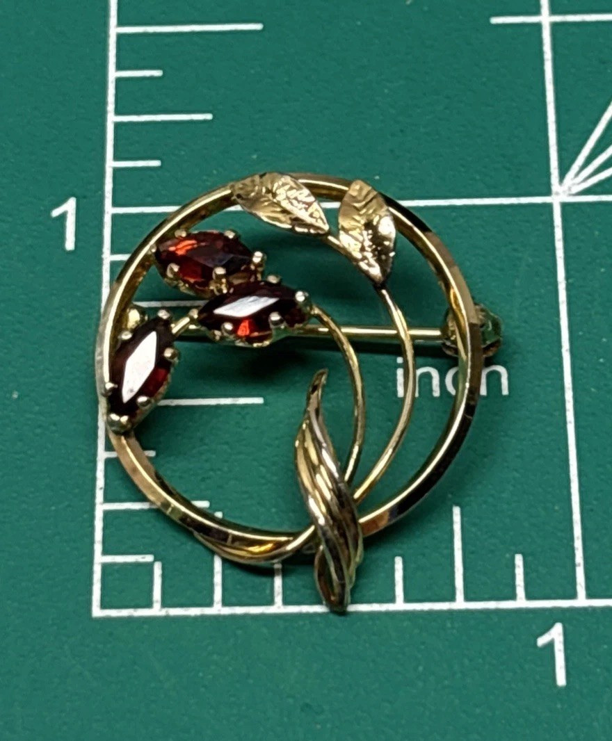 VTG Unsigned Gold Tone Marquise Cut Prong Set Garnet Stones Brooch .75”