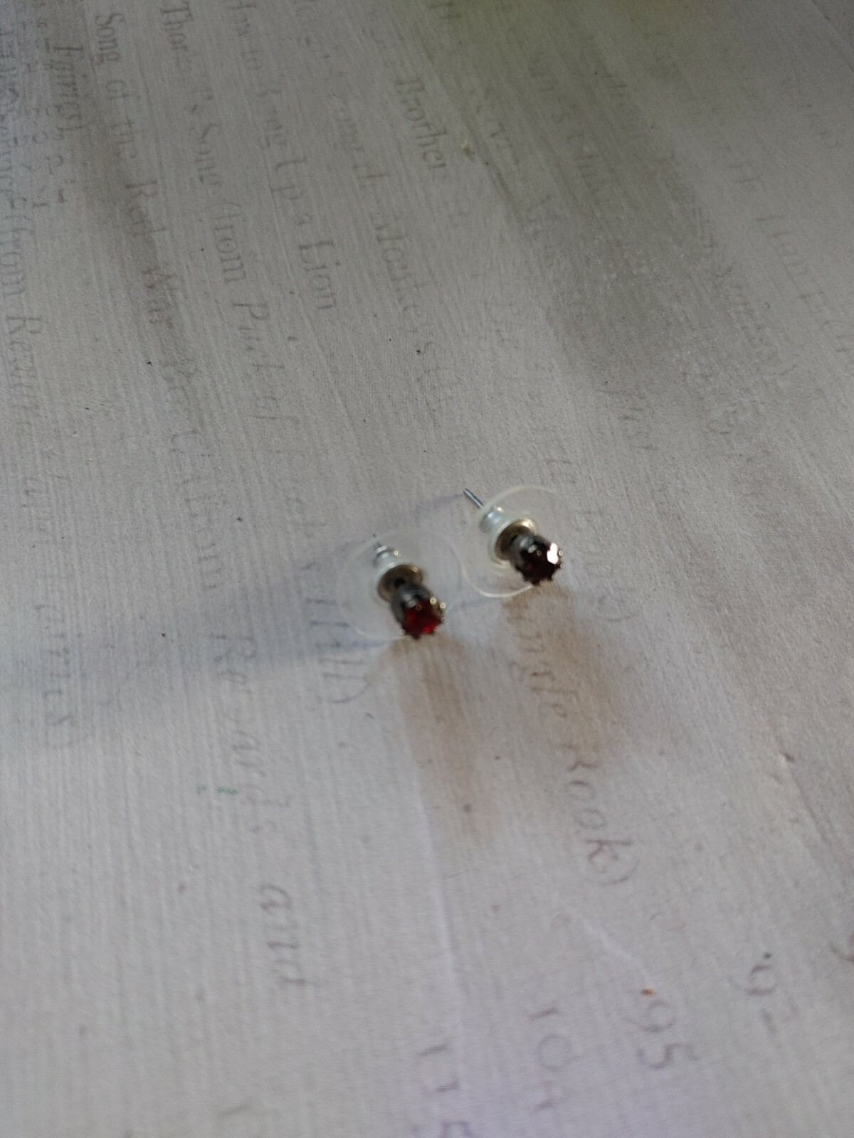 Vintage earrings silver tone dark red crystal rhinestone 4mm stud solitaire