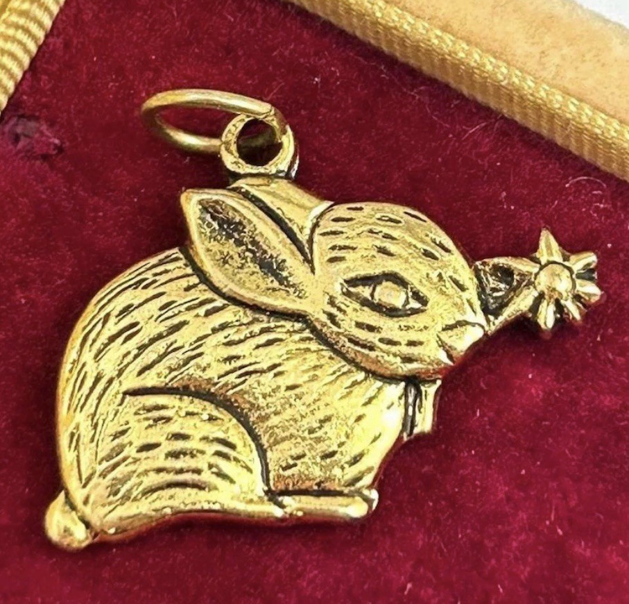 Vintage Charm Rabbit Necklace Pendant Bunny Flower Gold Tone Vintage Jewelry
