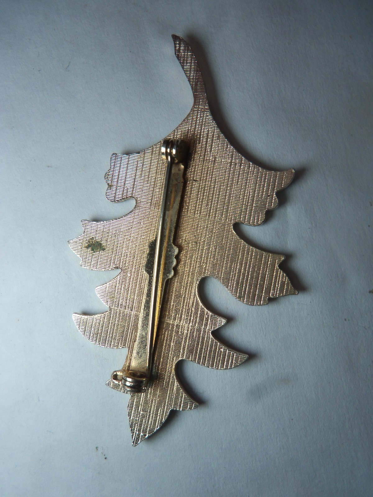 VTG Guilloche Gold-Tone Leaf Brooch Orange And Brown Guilloché Enamel Detailing