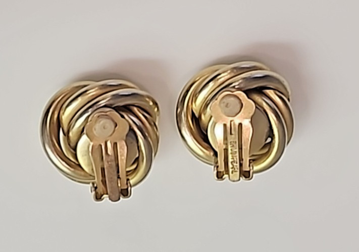 Vintage Ervin Pearl 1 1/4″ Gold Tone Twisted Knot Clip On Earrings – Jewelry