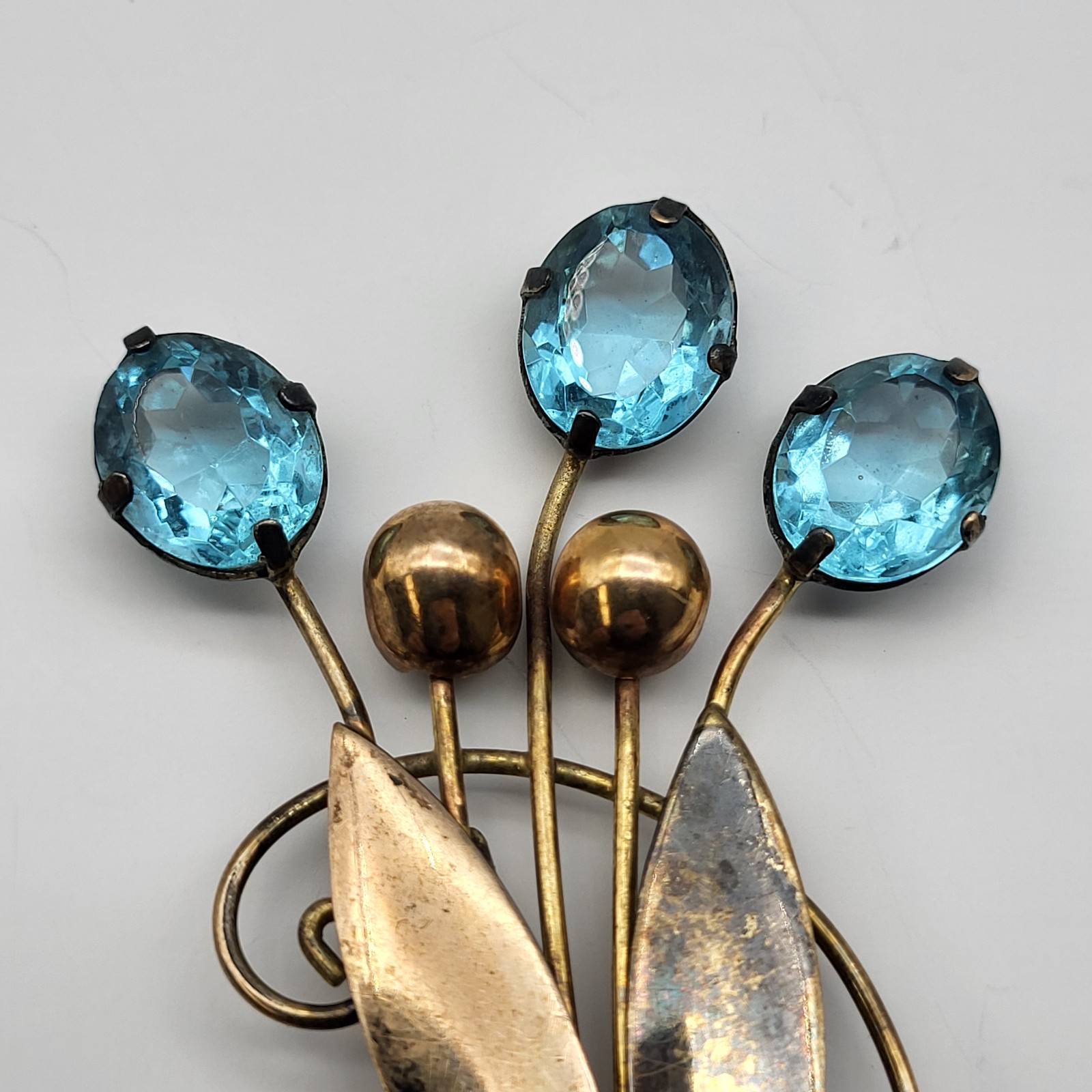VTG 1/20th 12K gold filled Aqua Blue rhinestone cattail frond brooch pin Patina