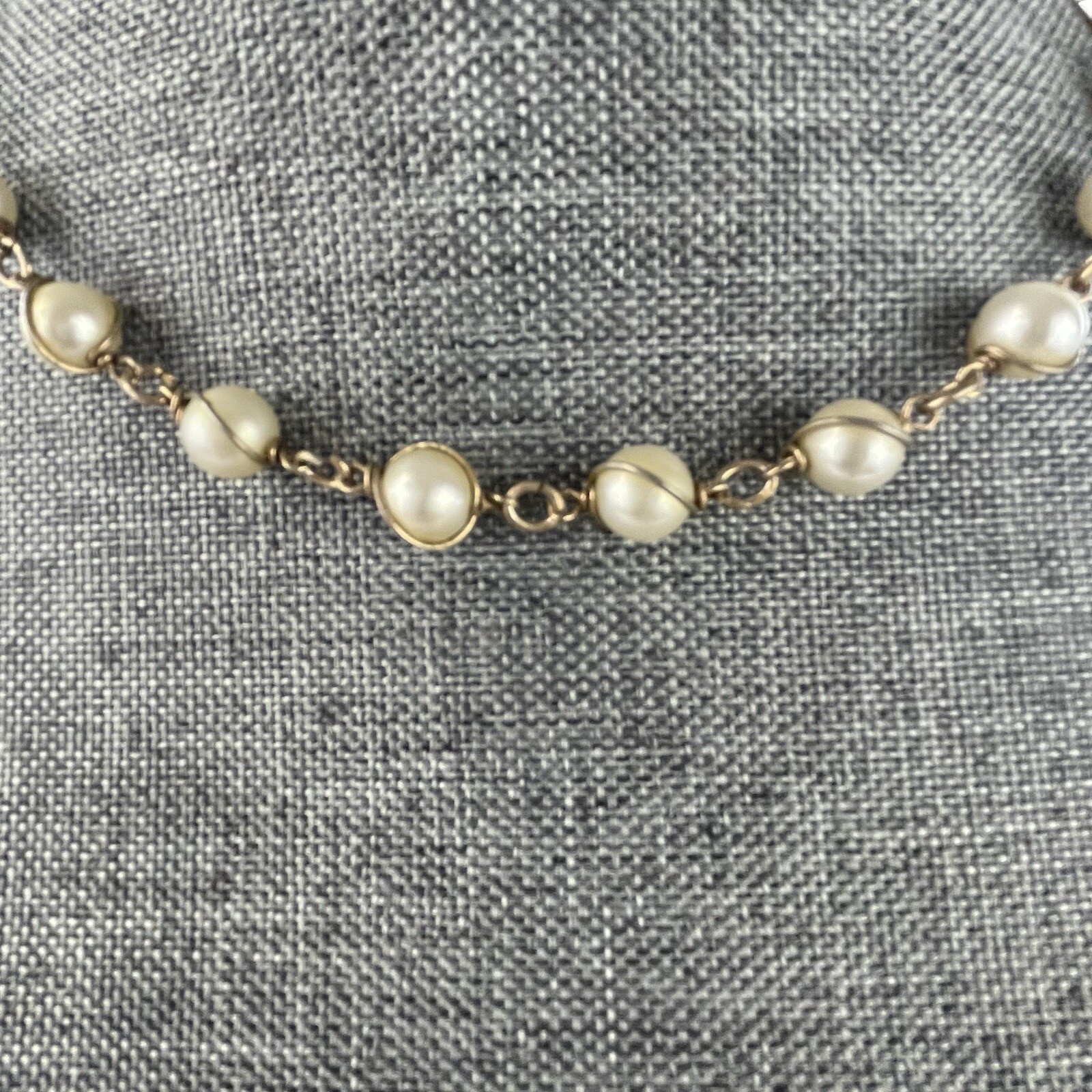 Sarah Coventry Gold Tone Wire Wrapped Faux Pearl Necklace 18″Vintage