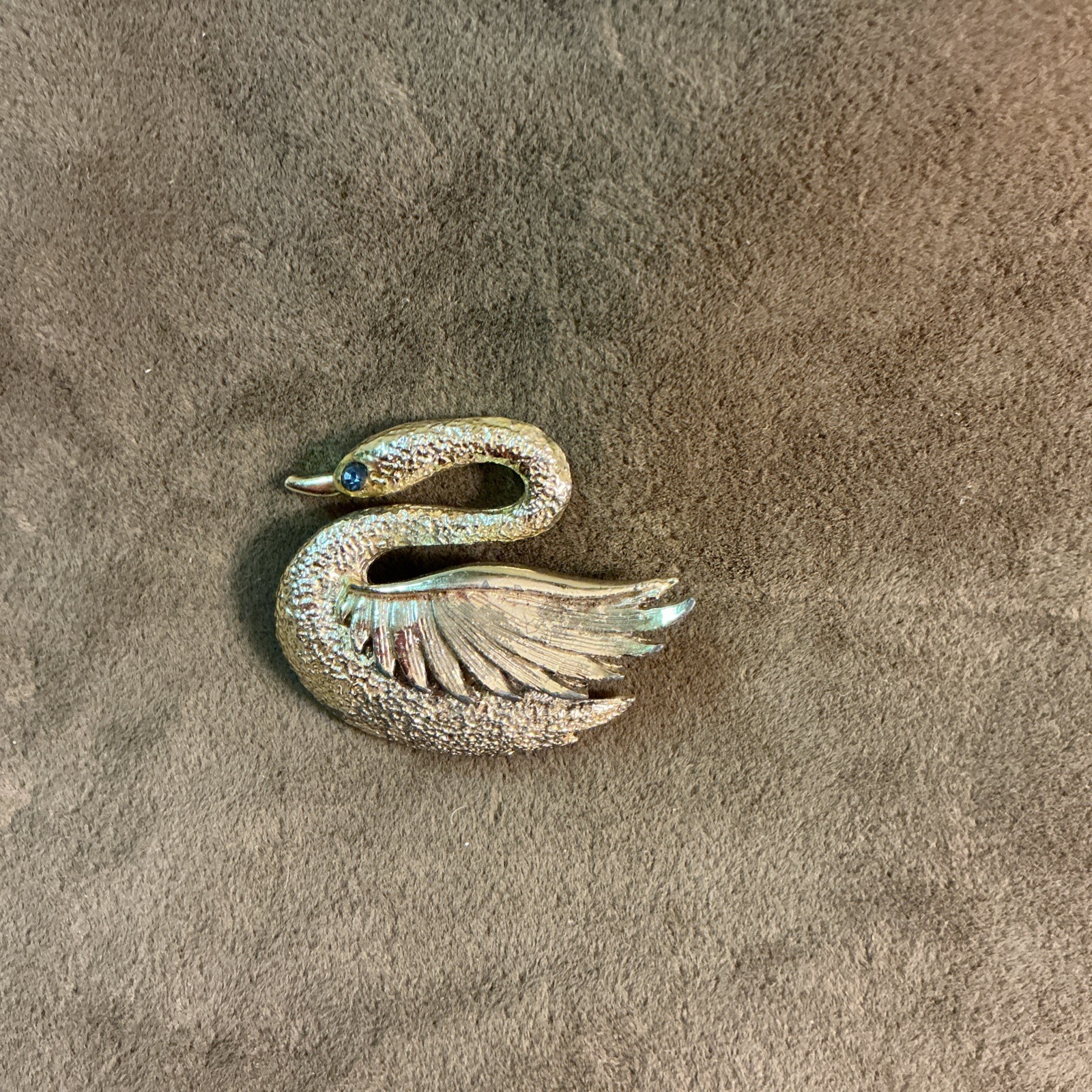 Vintage unsigned Gerrys Silvertone Metal Swan Design Pin Green Rhinestone Eye