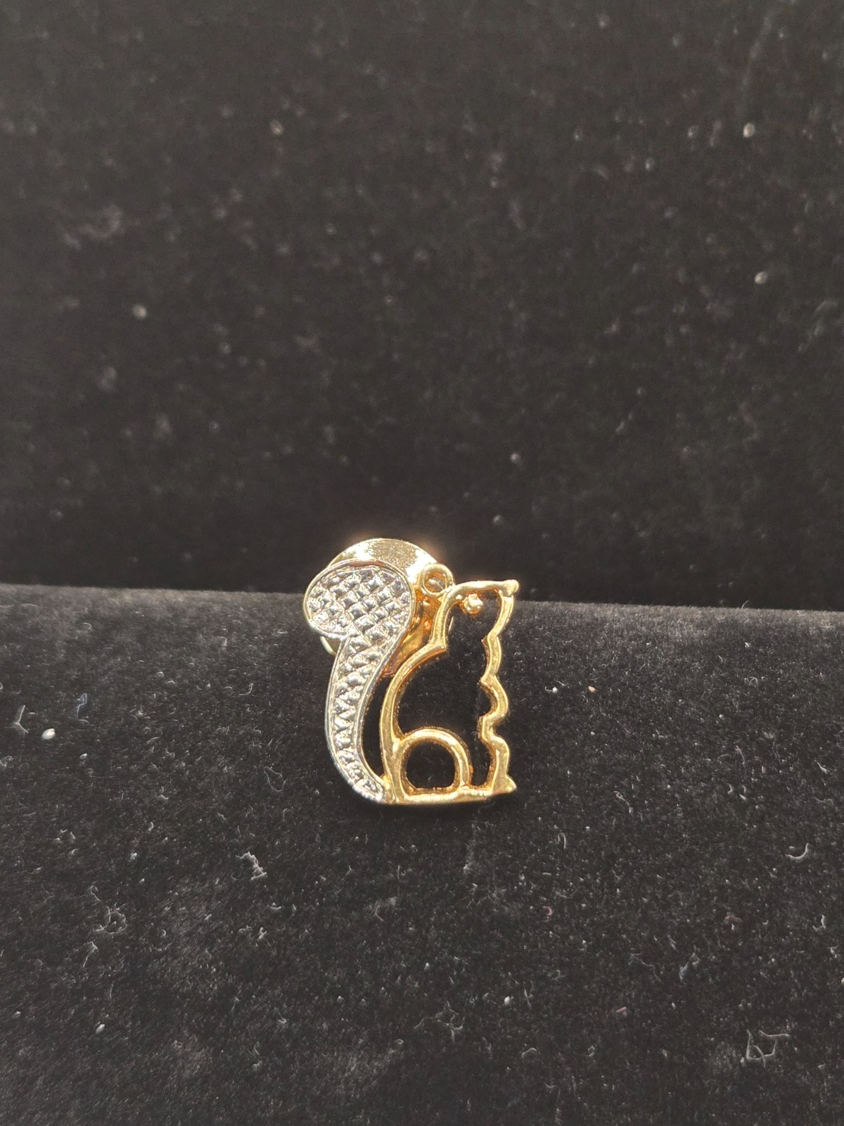 Avon Gold Tone Squirrel Brooch Pin Rhinestone Tail Cute Woodland Animal