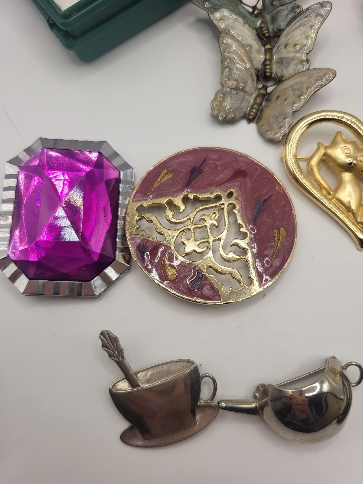 17 Piece Lot Vintage Brooch Pins Mixed Media Unisex