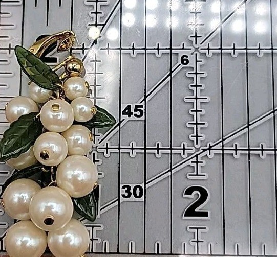 Vtg Avon Pearlesque Grape Cluster Dangling Post Earrings 1997 Faux Jade Accent