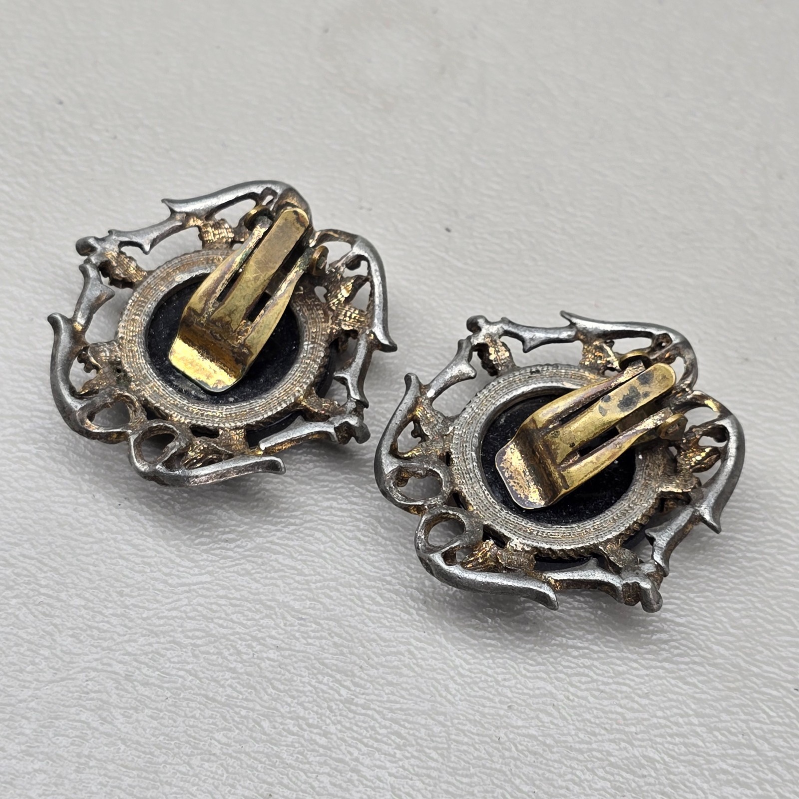 Vintage Pressed Iridescent Glass Bracelet and Clip On Earrings Silver Tone 7.25″
