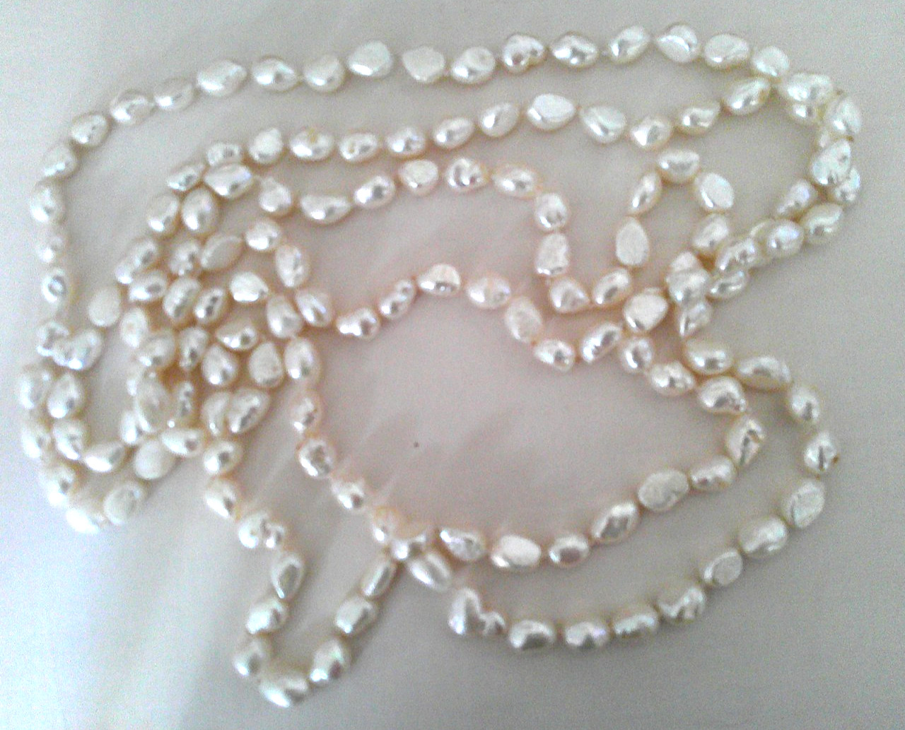 VINTAGE WHITE GENUINE FRESHWATER PEARL KNOTTED 80″ LONG 193.3 GRAMS NECKLACE