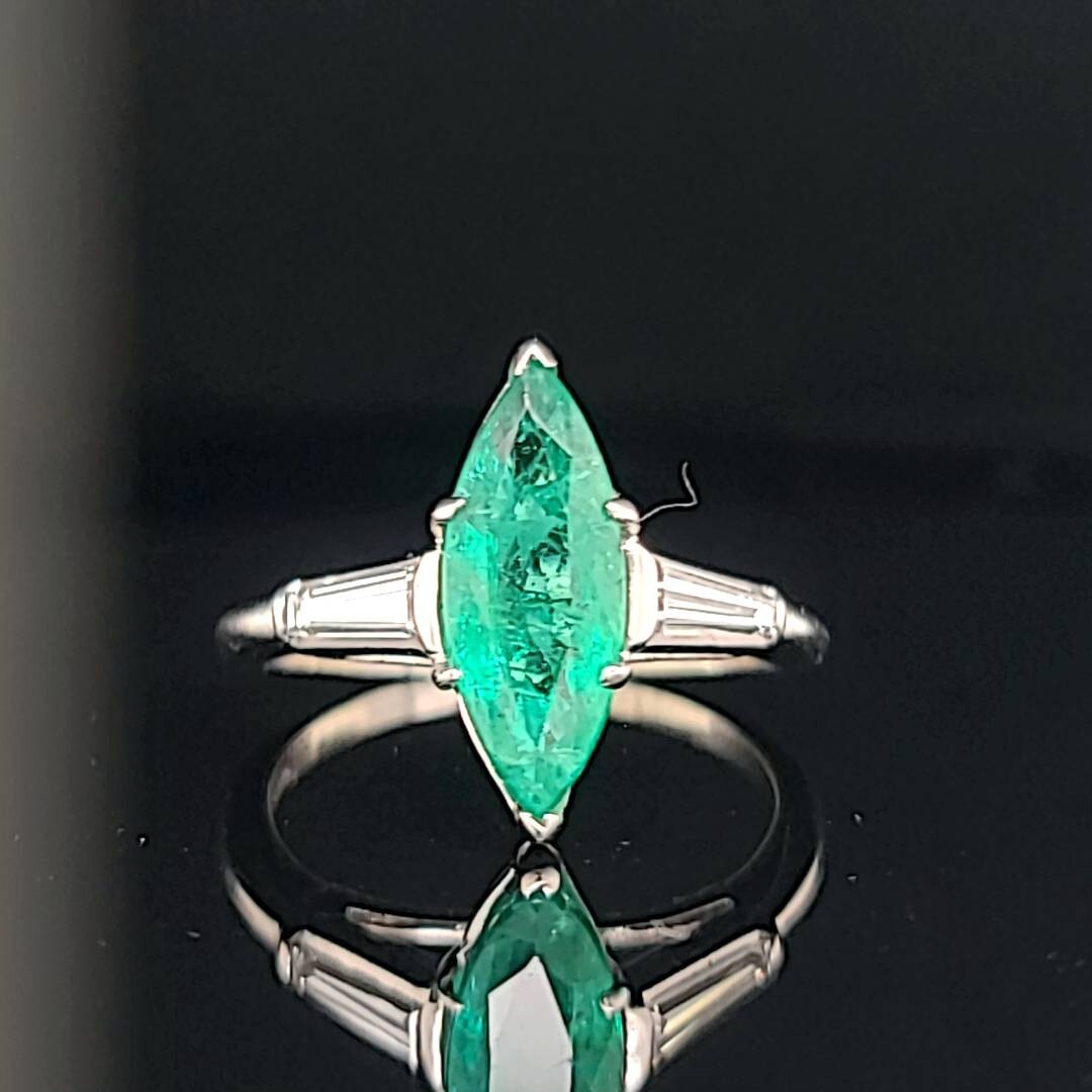 Vintage Platinum Engagement Ring 2.09CT. Gem Natural Green Emerald Marquise Cut