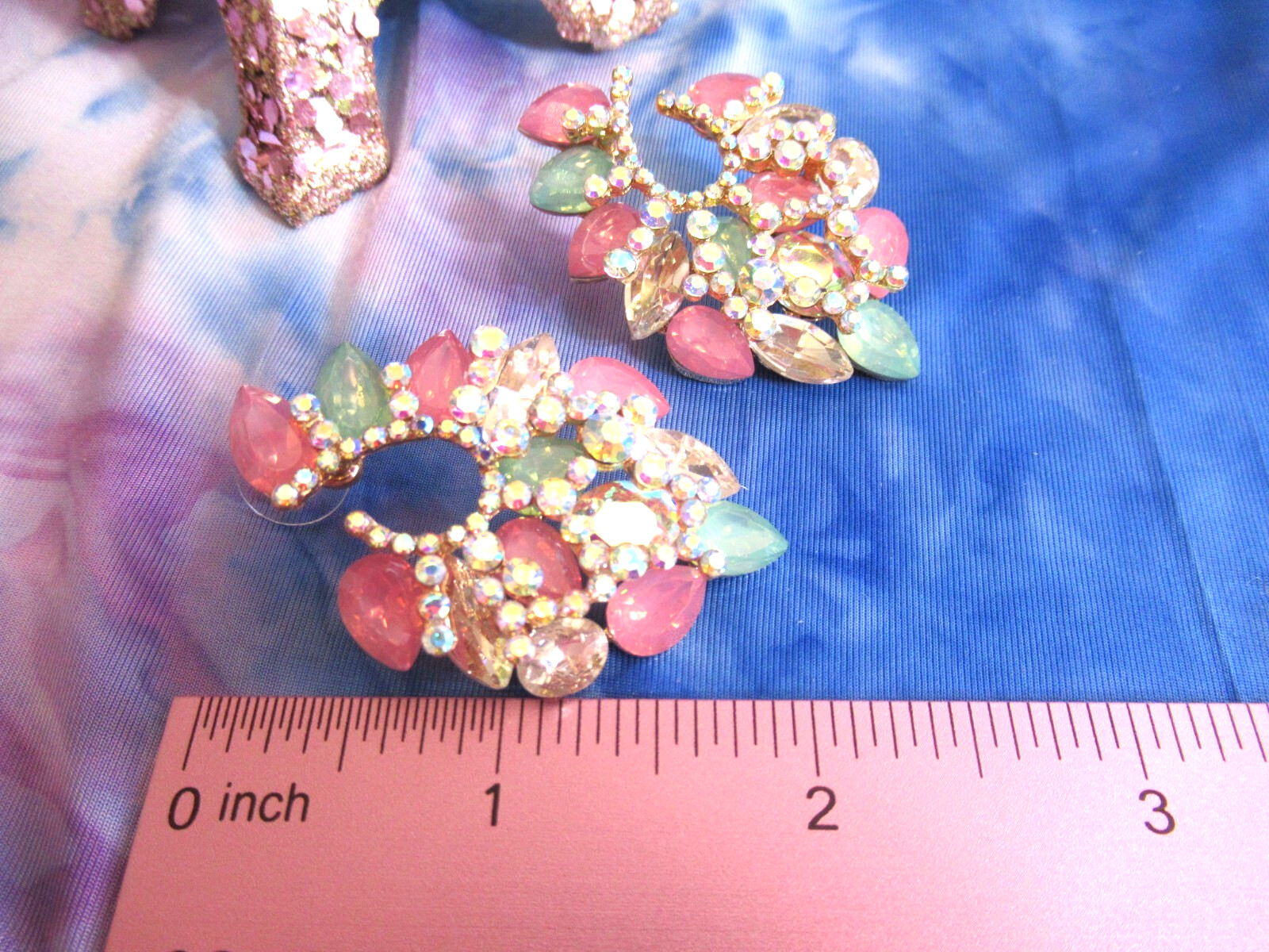 BEAUTIFUL IRIDESCENT PASTEL-COLORS GEMSTONES & CRYSTAL STATEMENT EARRINGS NEW