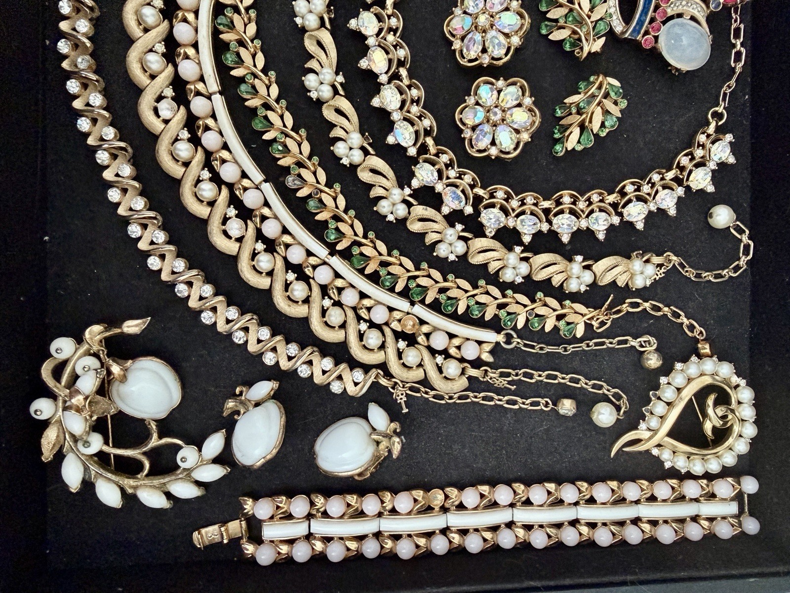 Vintage 100% CROWN TRIFARI Jewelry Lot Missing Stones Minor Repairs 38 Pieces