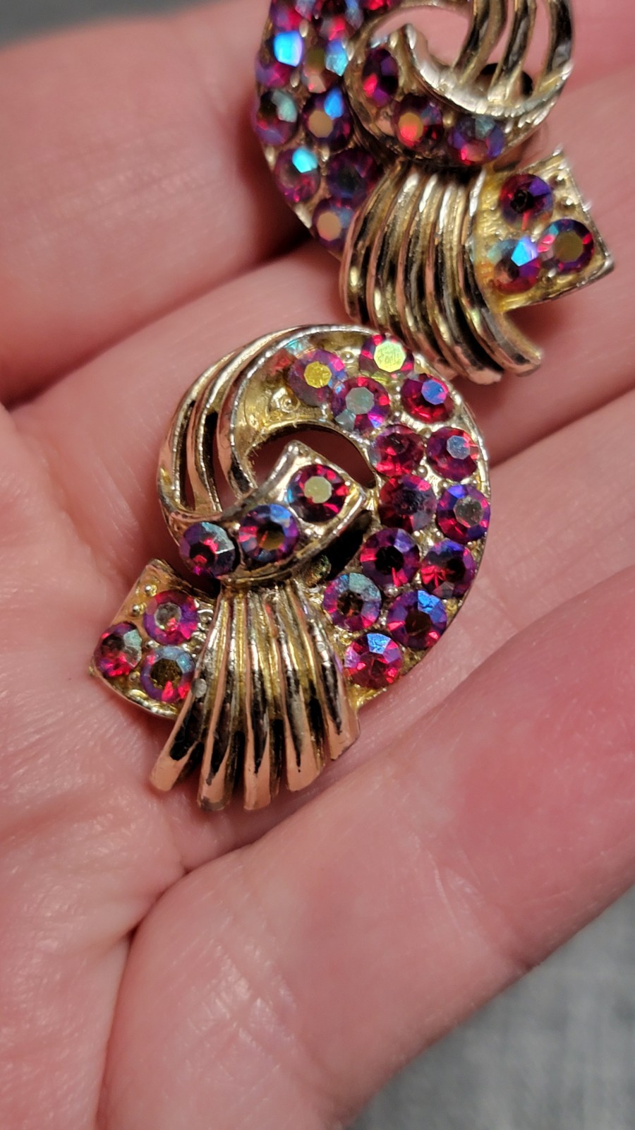 Red Aurora Borealis Rhinestones Bow Clip On Earrings Brooch Set Unsigned