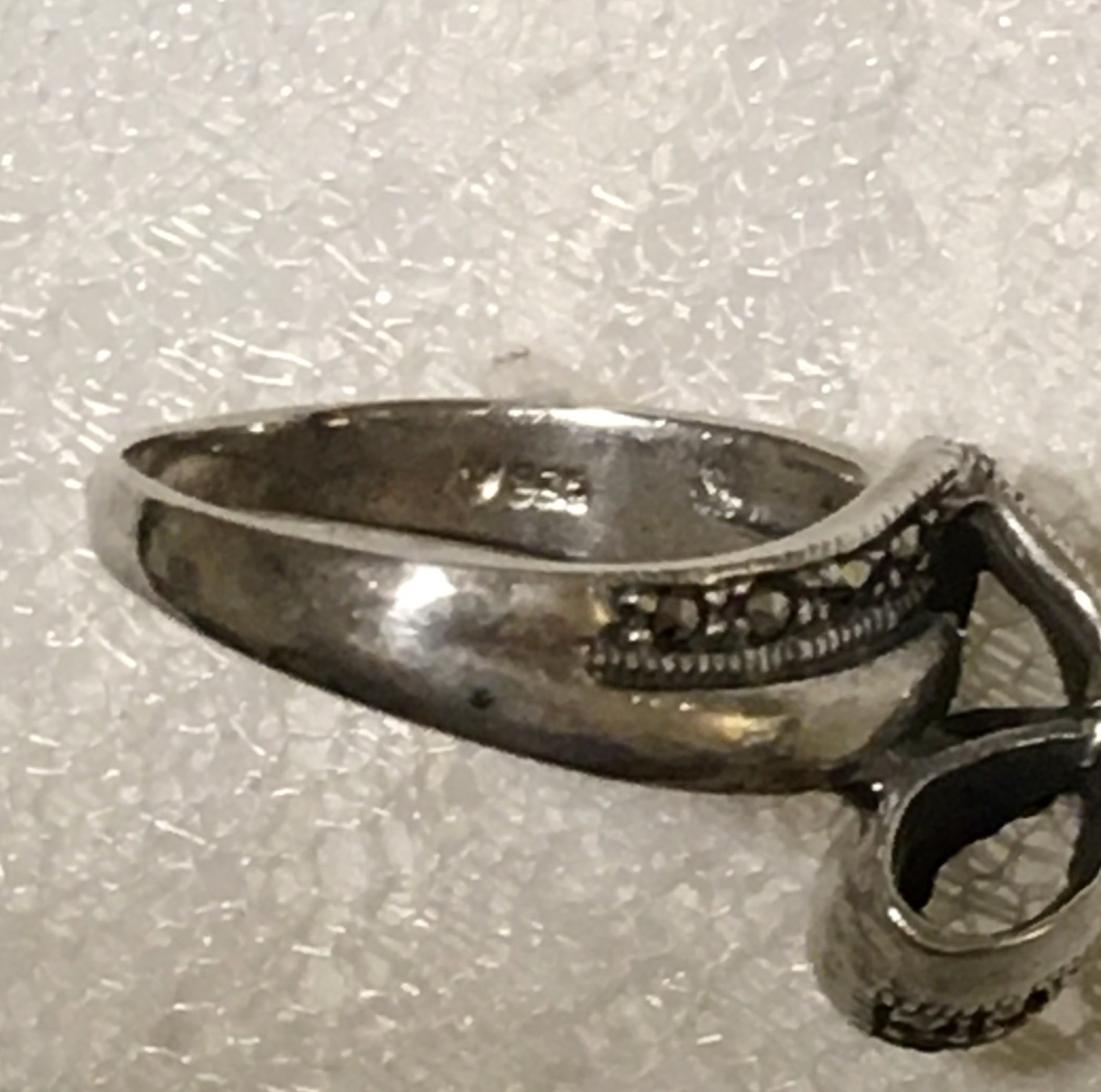 Vintage Sterling Silver Ring Womens Sz 8.25 Ribbon Bow design Marcasite Accents