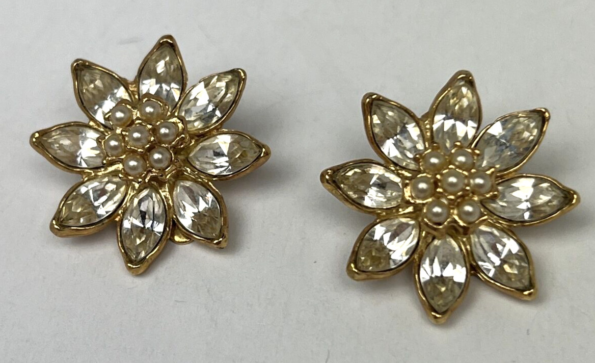 Vintage Gold Plated Crystal Clear Rhinestones Flower Design w/faux pearl center