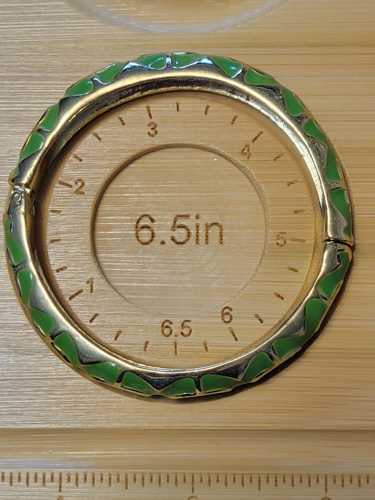 Vntg Fornash 6.5″ Gold Tone Enamel Hinged Bangle – Green and White Design