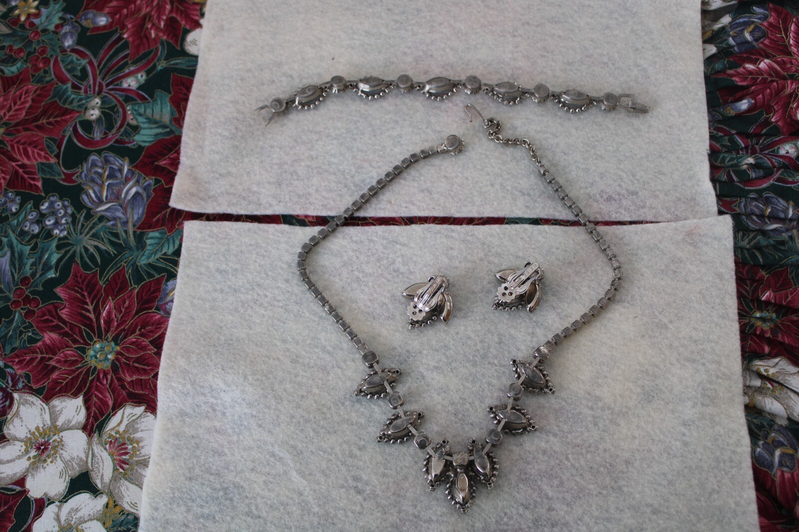 Weiss Vintage Icy Blue Carnival Glass Design Necklace, Earrings & Bracelet Set