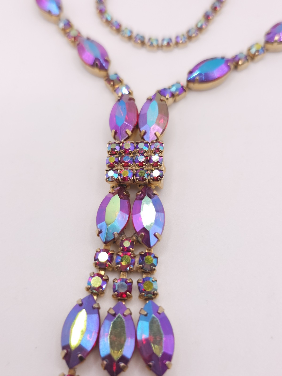 Stunning VTG Fuchsia Aurora Borealis Rhinestone Lavalier Drop Necklace