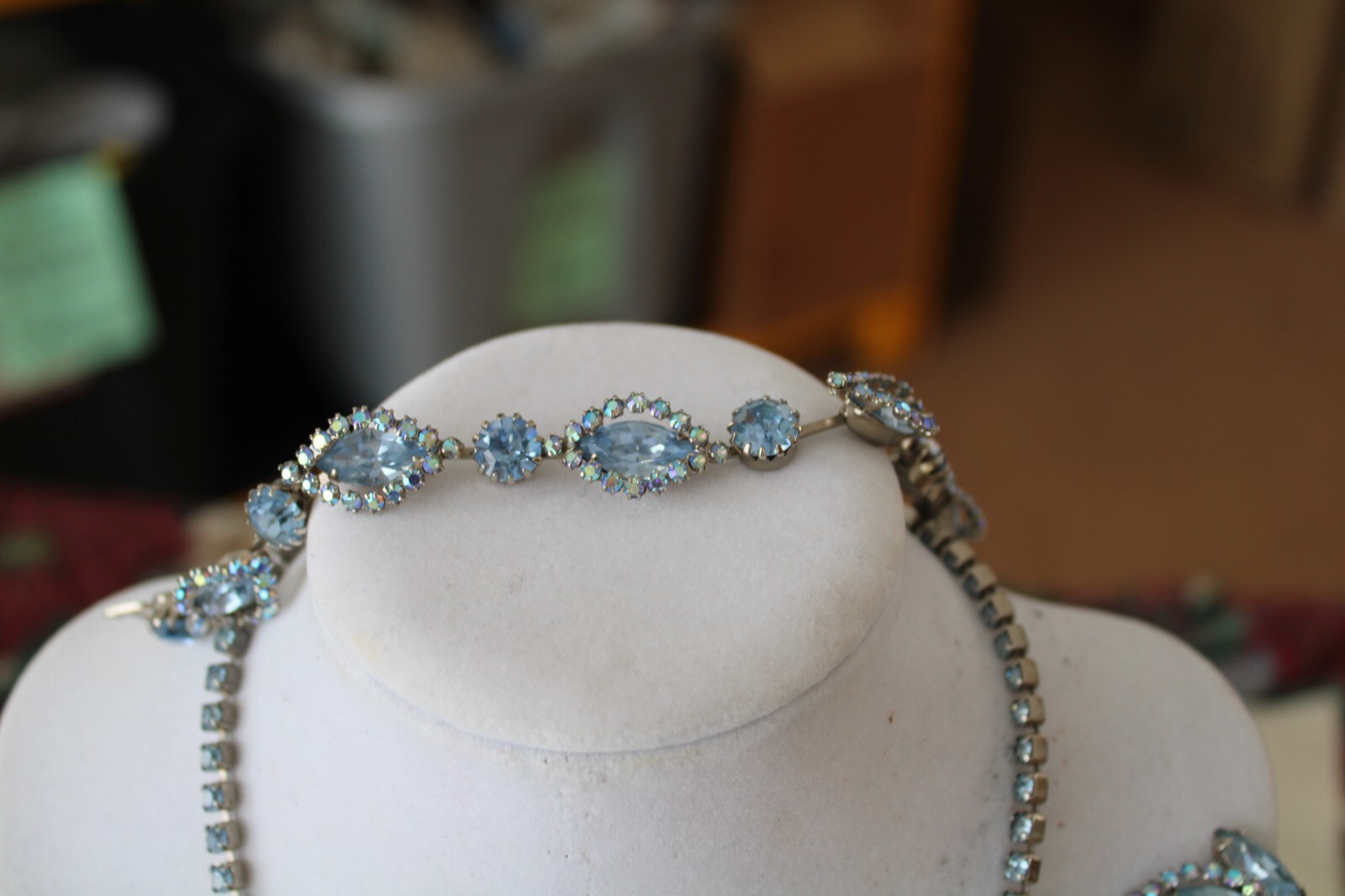 Weiss Vintage Icy Blue Carnival Glass Design Necklace, Earrings & Bracelet Set