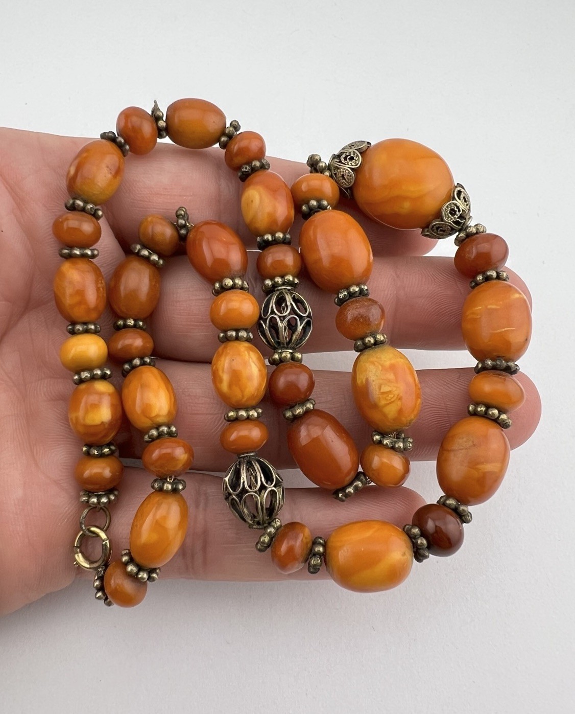 37.5g – Antique Butterscotch Egg Yolk Baltic Amber Swirl Round Bead Necklace 19″